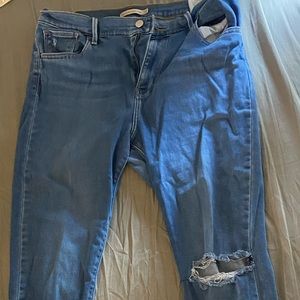 Levis super stretchy SOLD